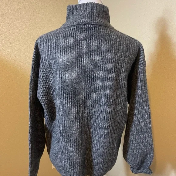 NWT Vince Camuto size large knitted zip front sweater - Picture 3 of 6